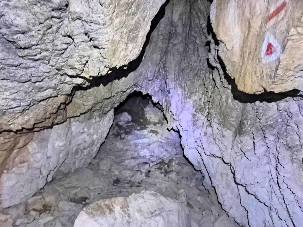 Jaskinia Mylna, szlaki