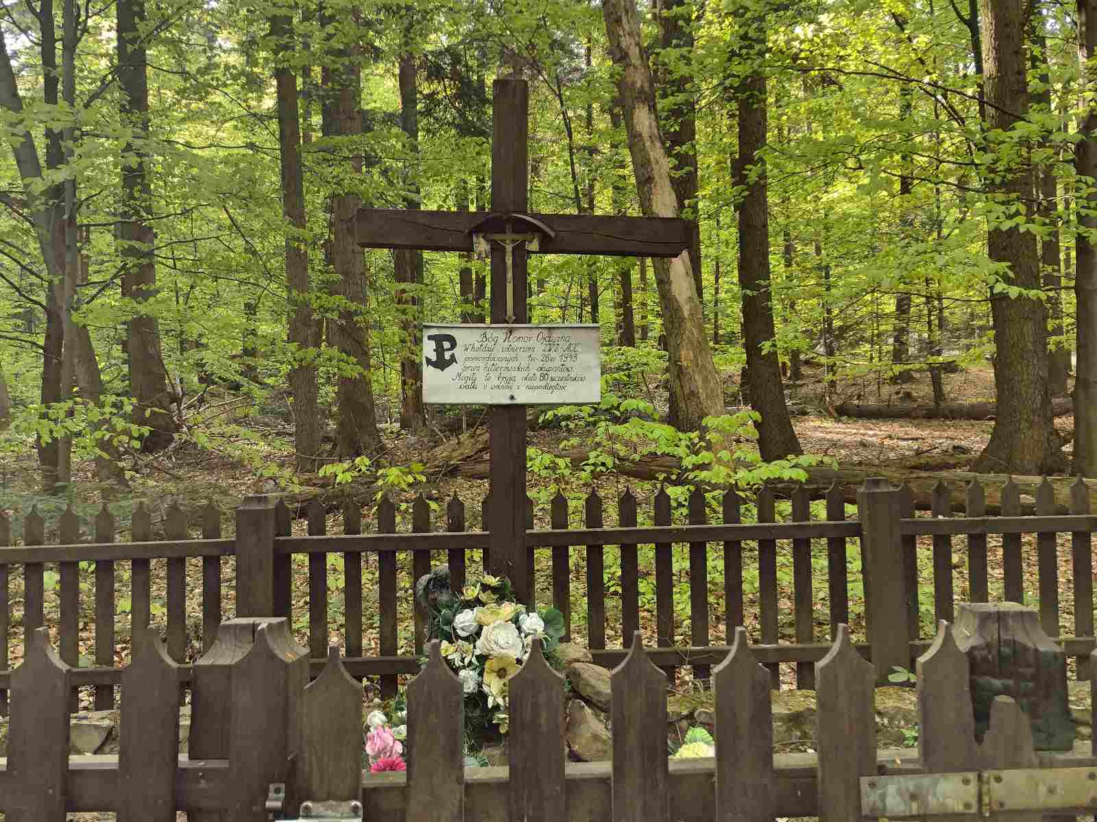 Łysica, groby żołnierzy AK